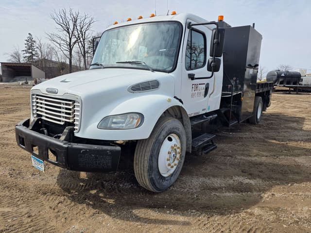 Image of Freightliner M2 equipment image 2
