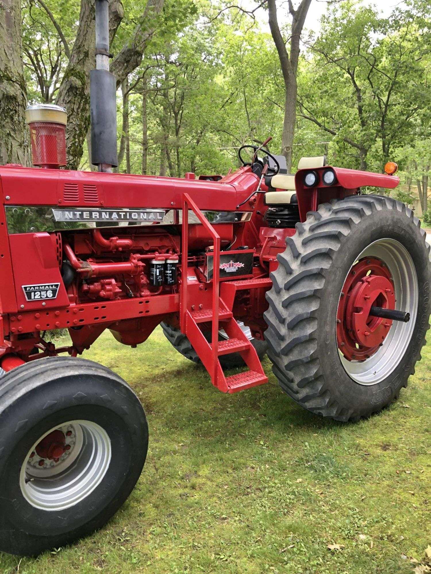 Main image International Harvester 1256
