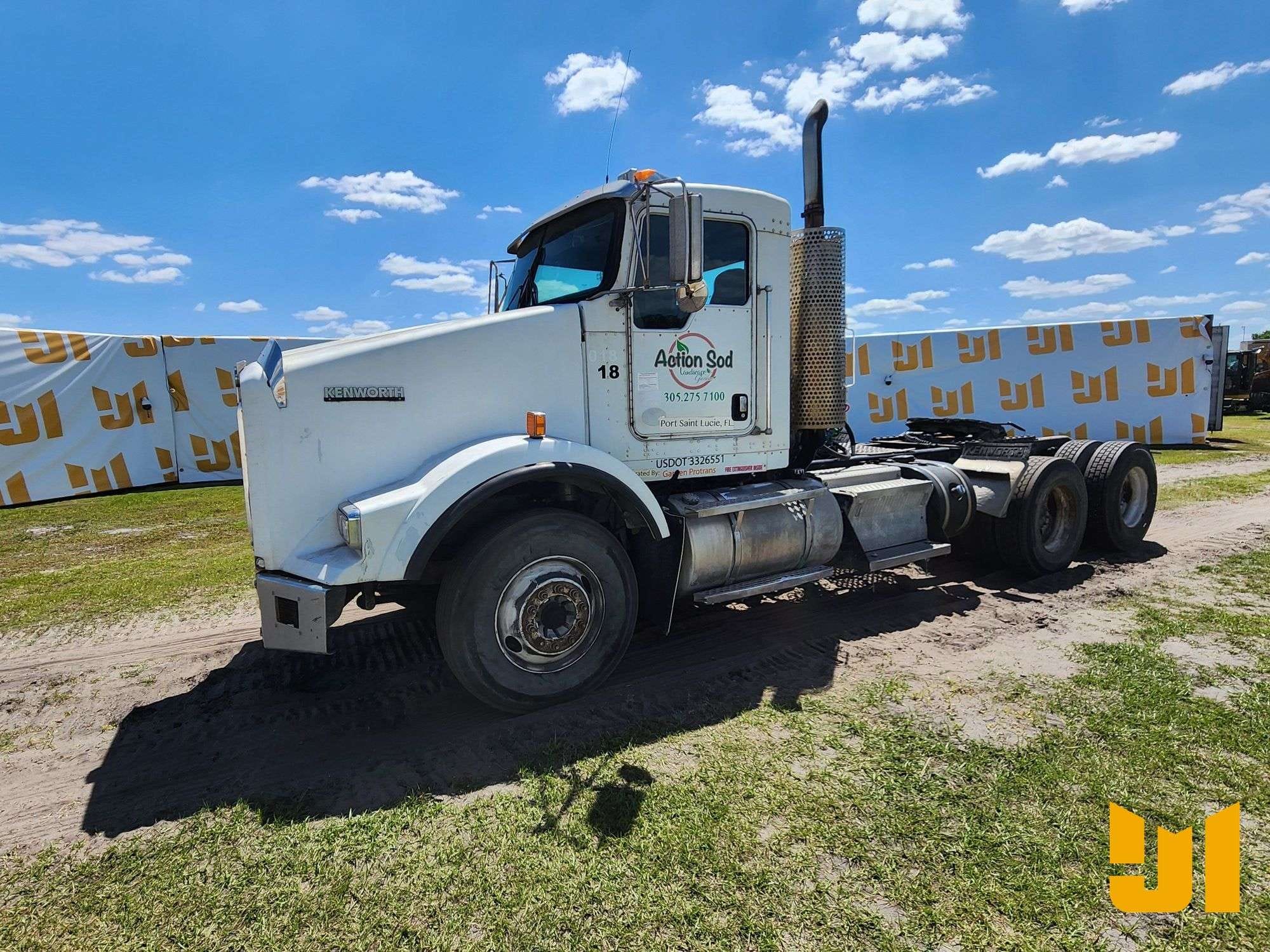 2011 Kenworth T8 Equipment Image0