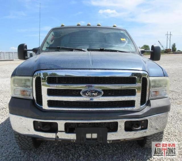 Image of Ford F-350 equipment image 4