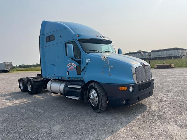 Image of Kenworth T2000 equipment image 2