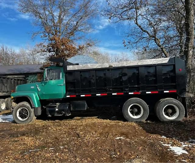 Image of Ford 8000 equipment image 1