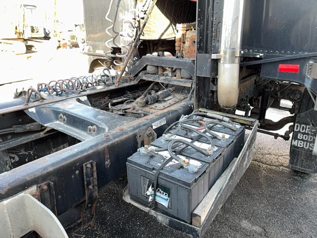 Image of Freightliner COE equipment image 2