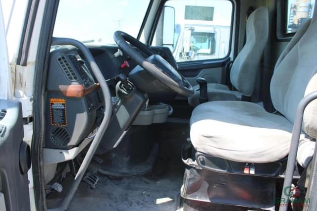 Image of Volvo VNL equipment image 4