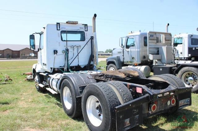 Image of Volvo VNL equipment image 2