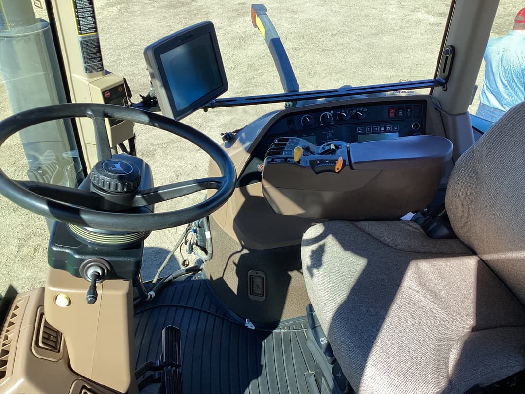 Image of John Deere 8410 Image 1