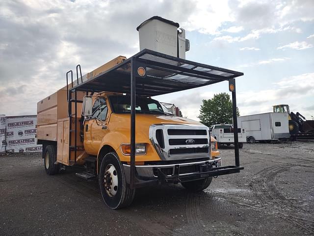 Image of Ford F-750 equipment image 2