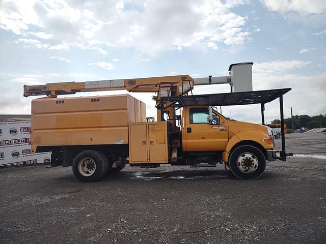 Image of Ford F-750 equipment image 3
