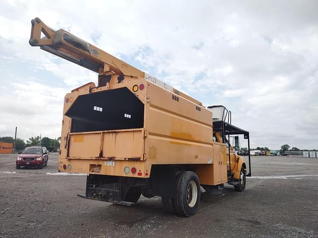 Image of Ford F-750 equipment image 4