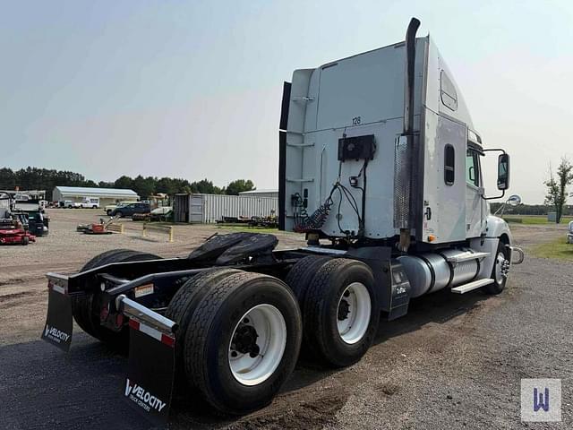 Image of Freightliner Columbia 120 equipment image 4