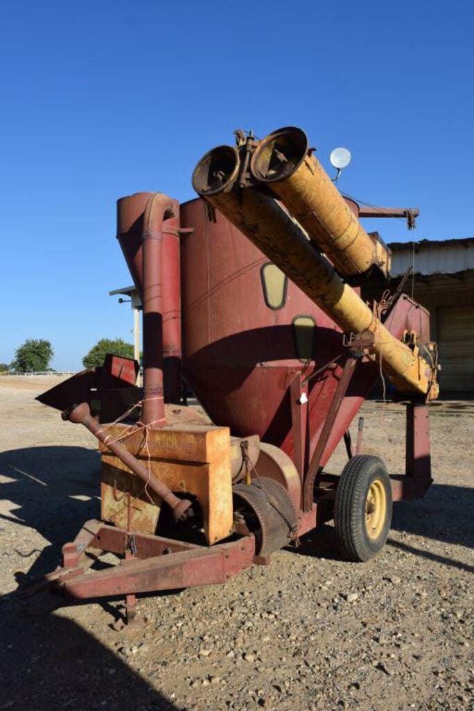 Main image New Holland 353