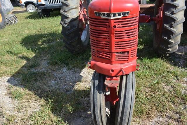 Image of Farmall H equipment image 2