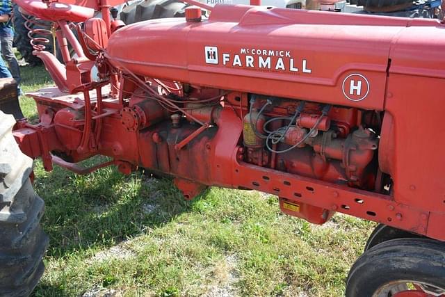 Image of Farmall H equipment image 3