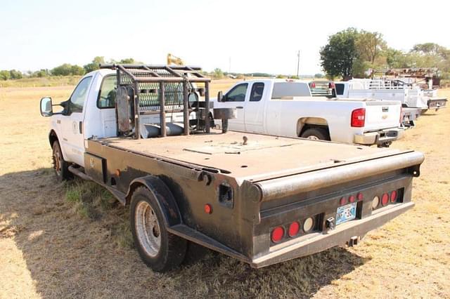 Image of Ford F-550 equipment image 2