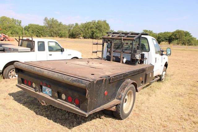 Image of Ford F-550 equipment image 1