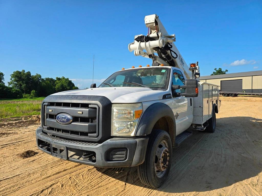 Image of Ford F-550 Primary image