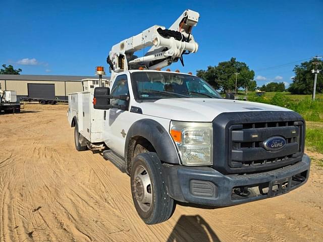 Image of Ford F-550 equipment image 3
