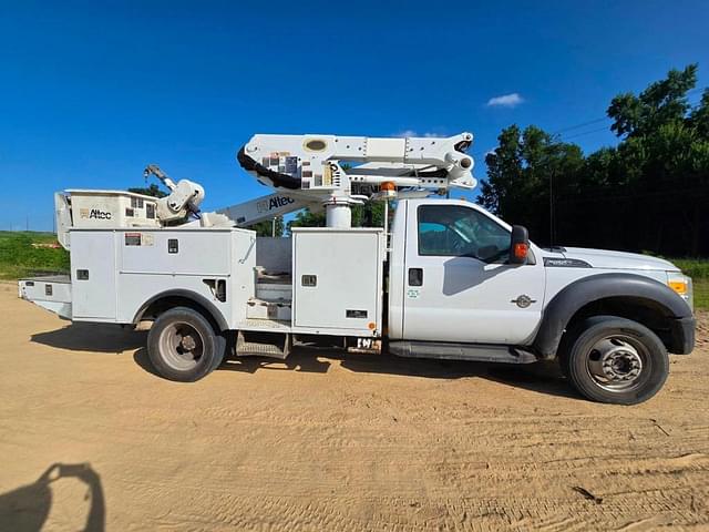 Image of Ford F-550 equipment image 4