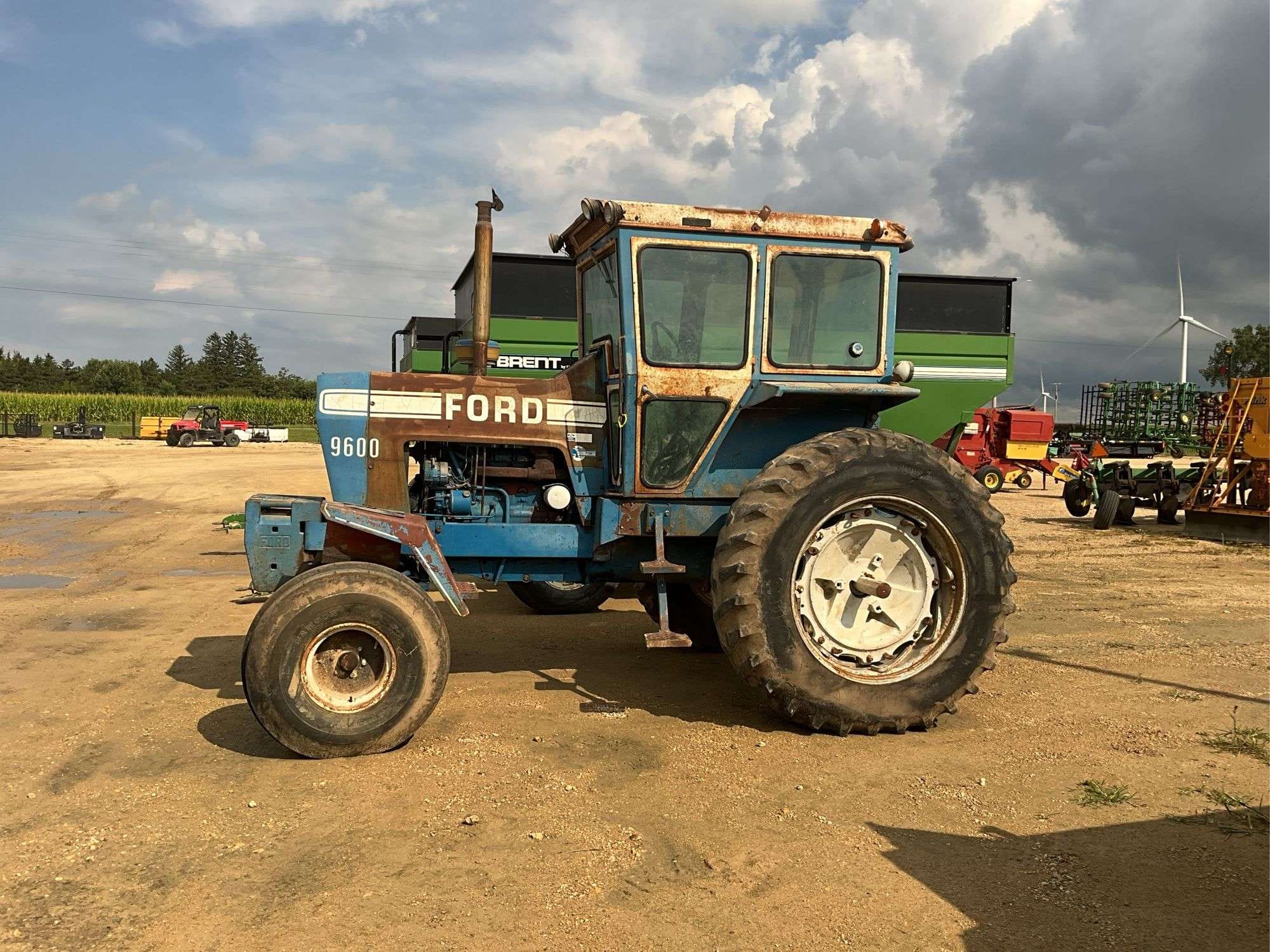 1976 Ford 9600 Equipment Image0