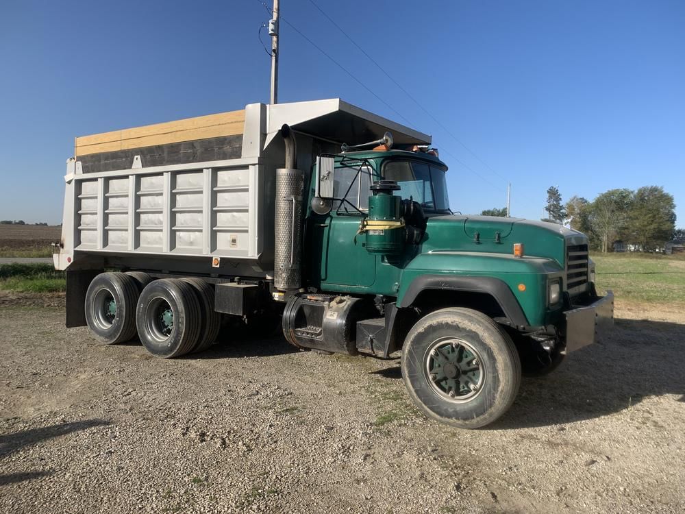 Main image Mack RD688S