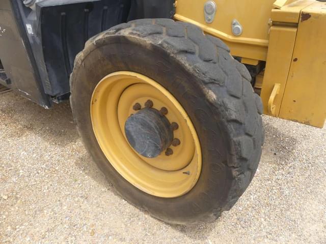 Image of Caterpillar TL943C equipment image 4