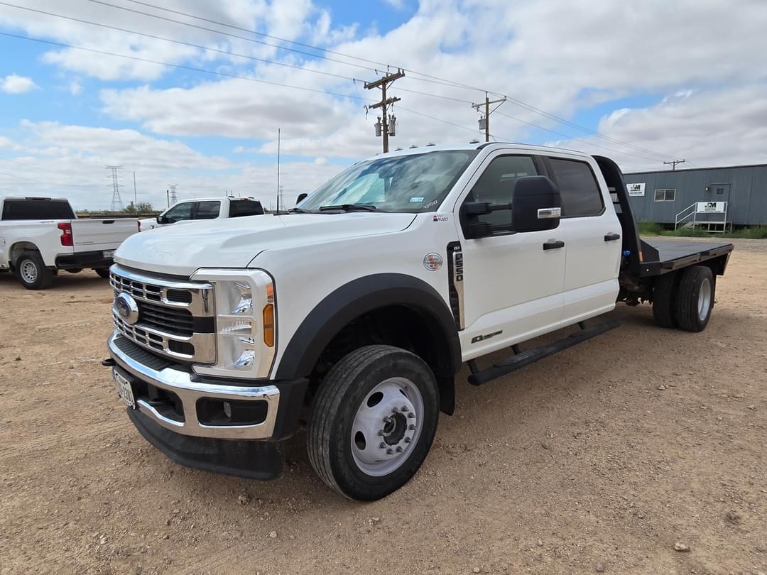 Image of Ford F-550 Primary image