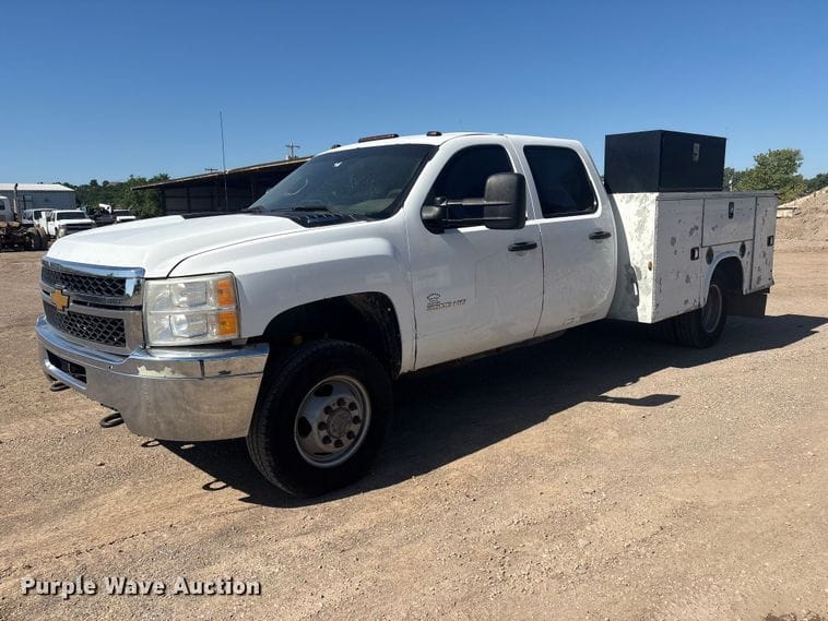 2012 Chevrolet 3500HD Equipment Image0