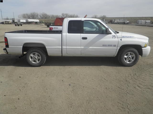 Image of Dodge Ram 1500 equipment image 3