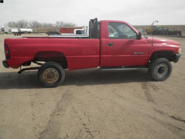 Image of Dodge Ram 2500 equipment image 3