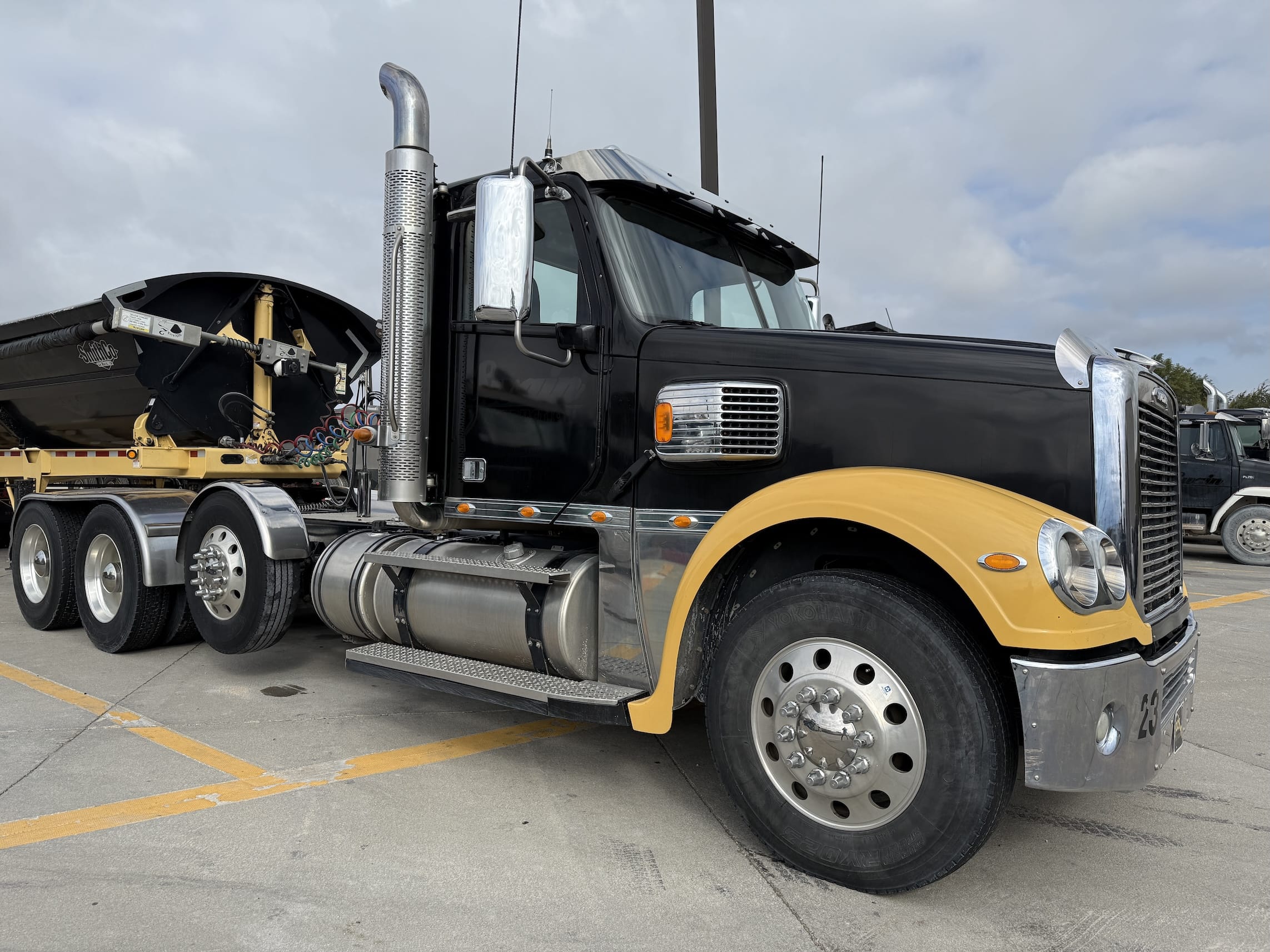 Main image Freightliner Coronado