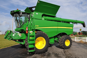 Main image John Deere S780