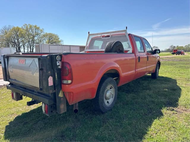Image of Ford F-350 equipment image 4