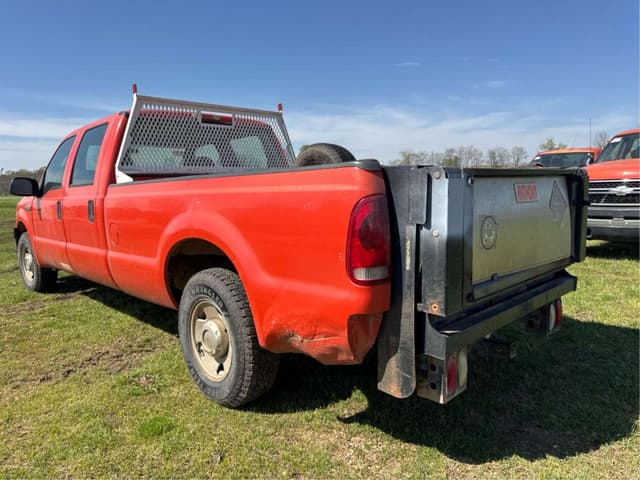 Image of Ford F-350 equipment image 2