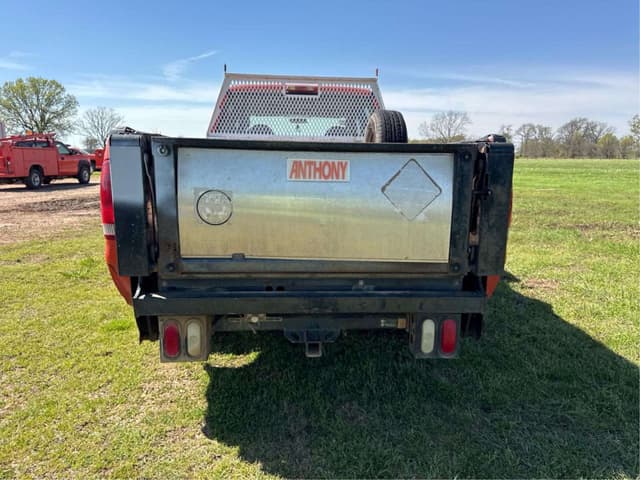 Image of Ford F-350 equipment image 3