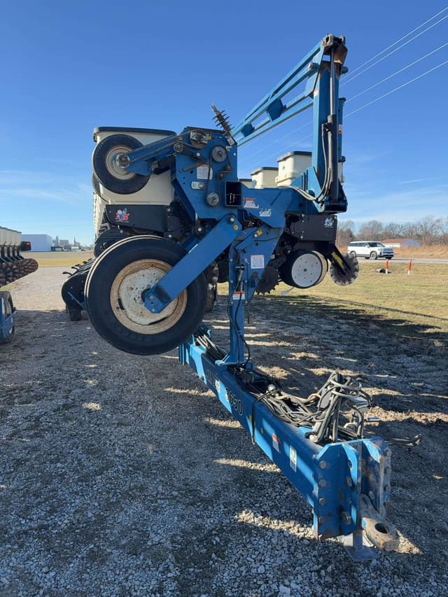 Image of Kinze 3650 equipment image 2