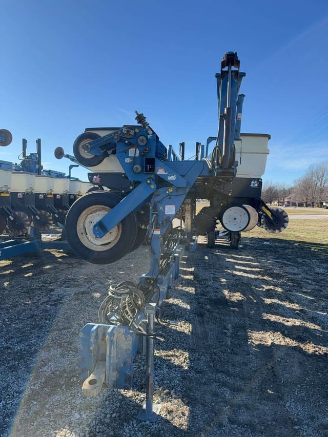 Image of Kinze 3650 equipment image 1