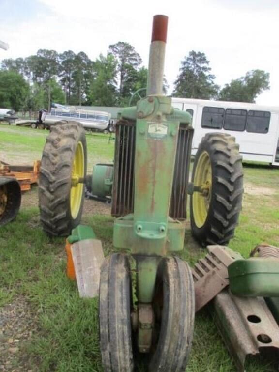 Image of John Deere A equipment image 1