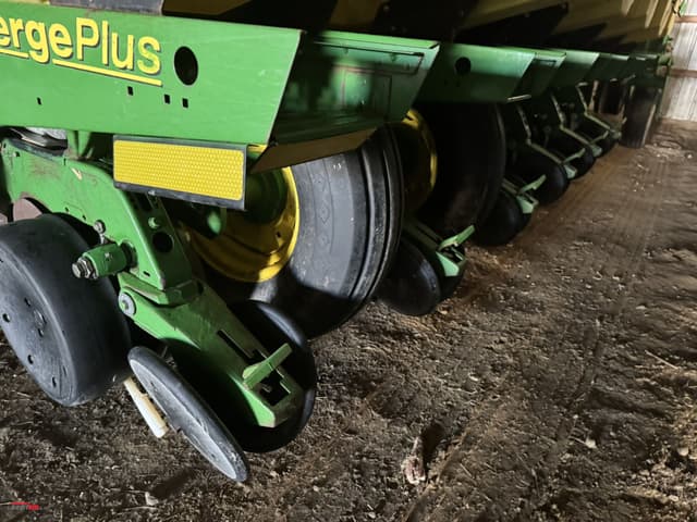 Image of John Deere 1770 equipment image 4