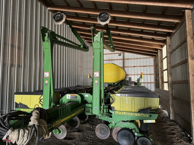 Image of John Deere 1770 equipment image 1