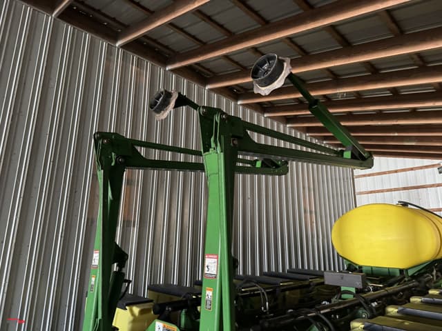 Image of John Deere 1770 equipment image 3