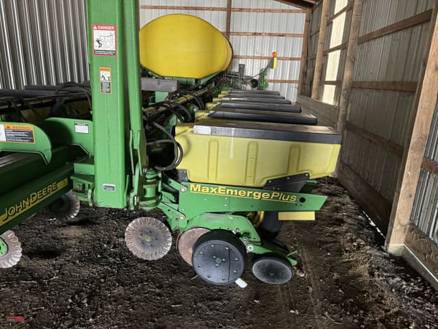 Image of John Deere 1770 equipment image 2