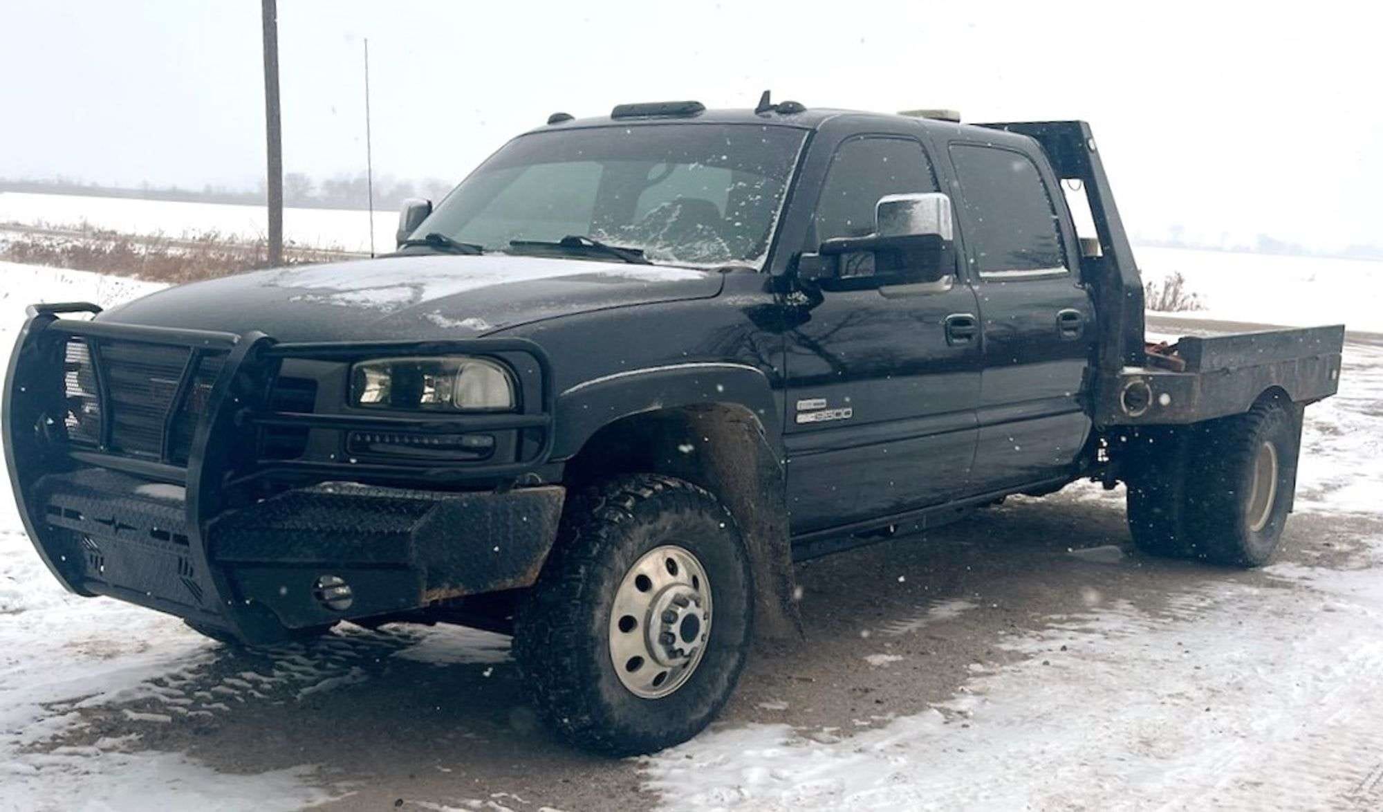 2006 GMC 3500 Equipment Image0
