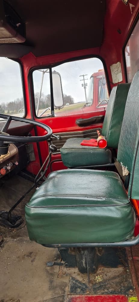Image of Ford 880 equipment image 4