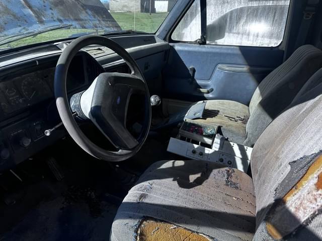 Image of Ford F-350 equipment image 4