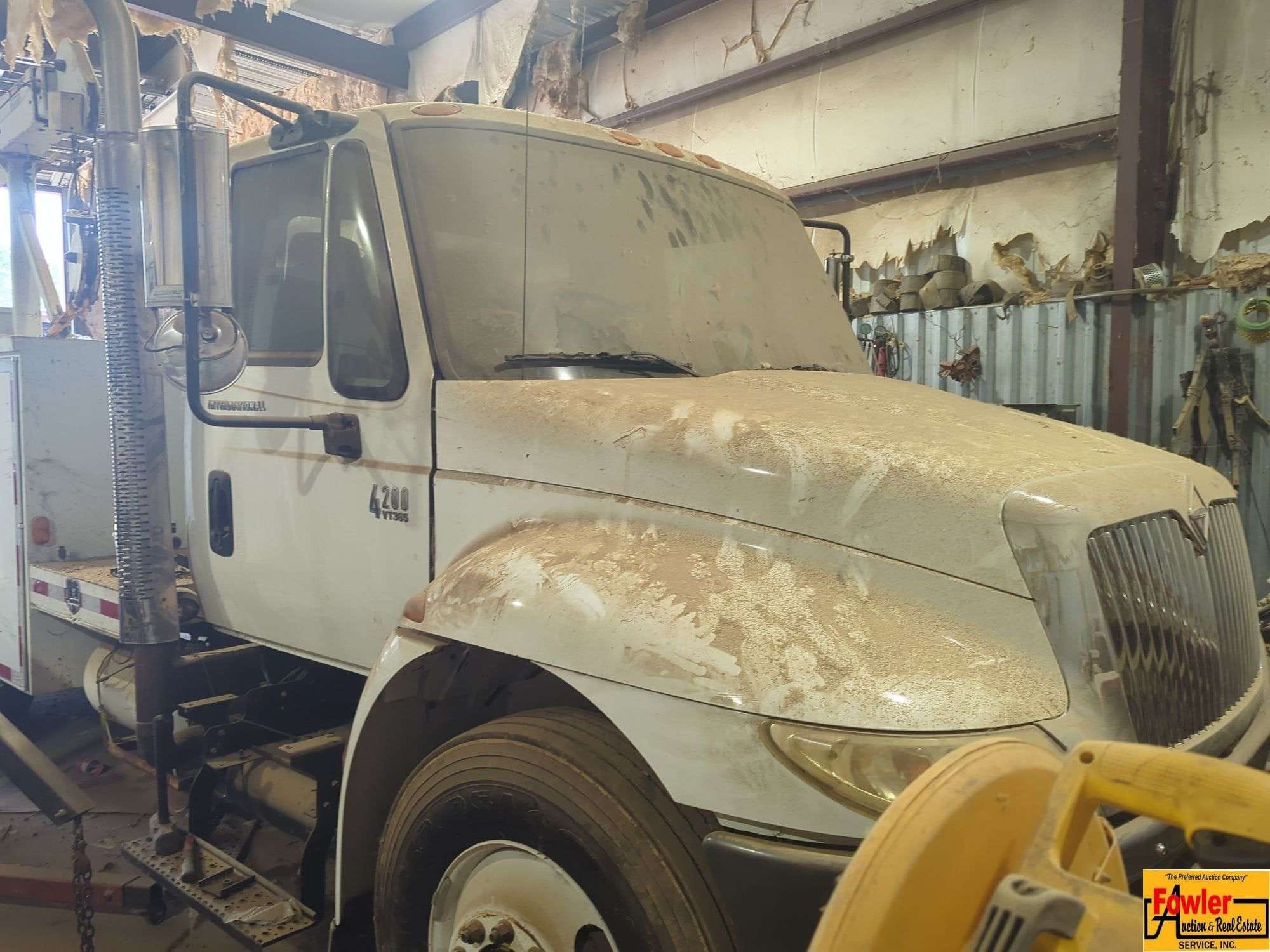 2005 International 4200 Equipment Image0