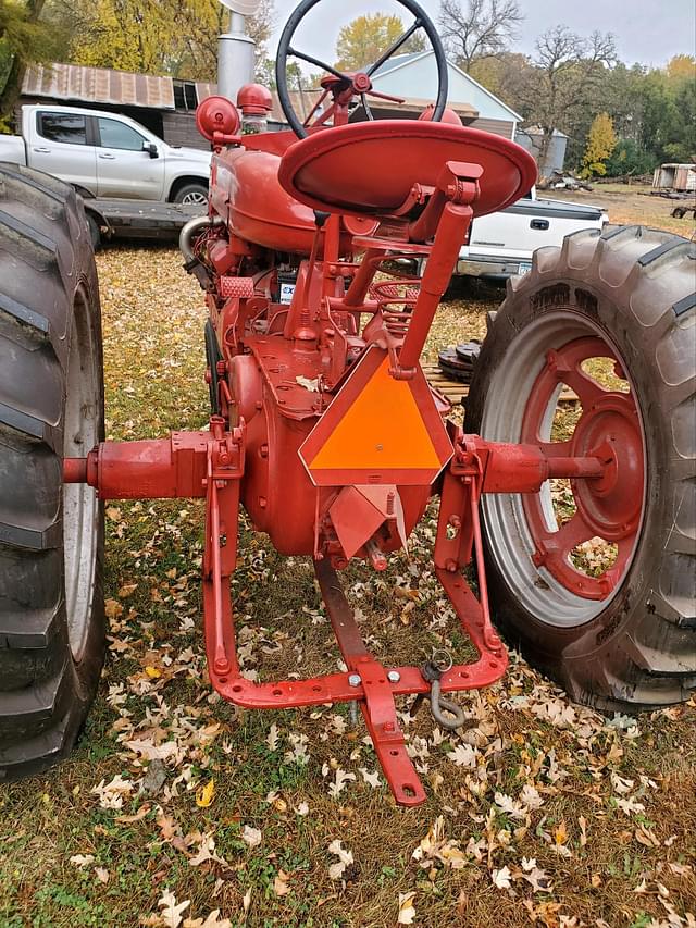 Image of Farmall M equipment image 4