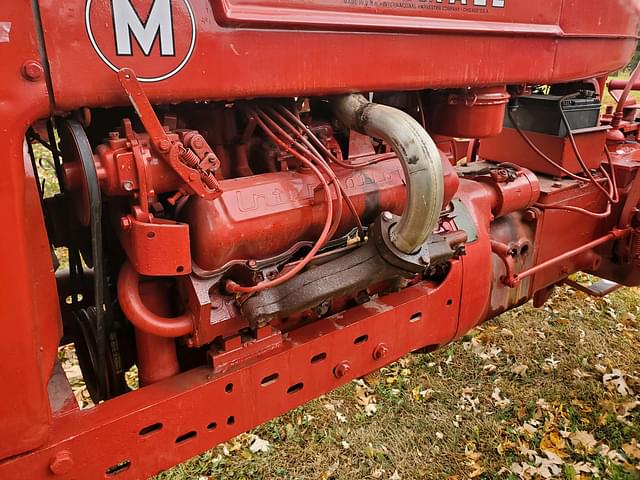 Image of Farmall M equipment image 3