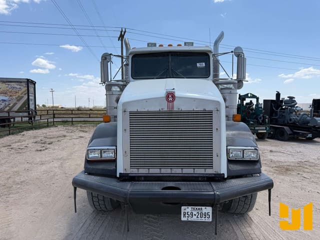 Image of Kenworth T8 equipment image 1