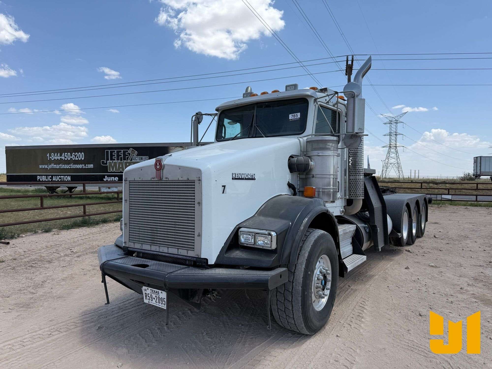 2013 Kenworth T8 Equipment Image0