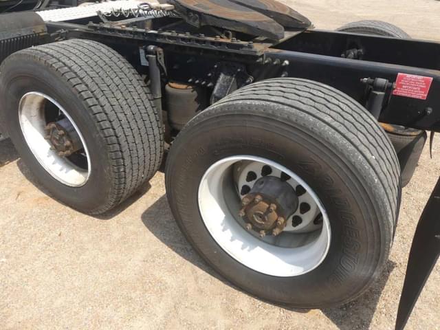 Image of Volvo VNL equipment image 4